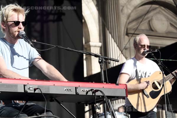 EWERT AND THE TWO DRAGONS - 2012-07-22 - PARIS - Parvis de l'Hotel de Ville - 